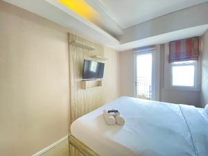 Nice and Cozy 2BR Apartment at Parahyangan Residence By Travelio