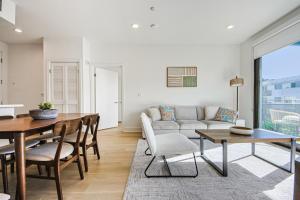 Beachside 2BD 2BA, 12Min Walk to Santa Monica Pier