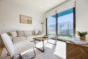 Beachside 2BD 2BA, 12Min Walk to Santa Monica Pier