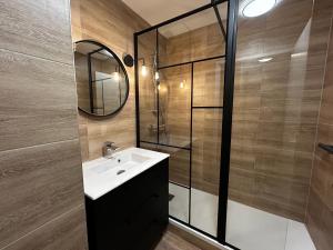 Appartements T2 avec piscine et WiFi a 200m des Thermes - FR-1-541-150 : photos des chambres