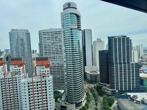 Chic Luxury Air condo 2 Bedroom Finest City Living Air Makati Gym Swim Park 300