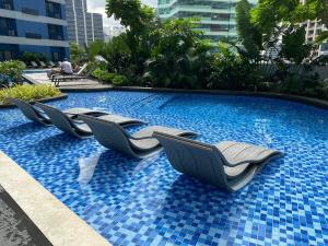 Cruise Ship Condo Escape Makati 300 Mbps Gym Swim Park 2271