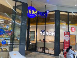 Cruise Ship Condo Escape Makati 300 Mbps Gym Swim Park 2271