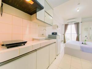 Modern and Good Deal Studio at Serpong Greenview Apartment By Travelio