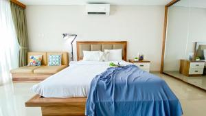 Big and Comfy Studio at Kemang Village Apartment By Travelio