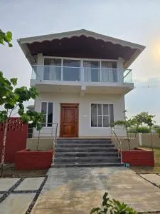 Raadha Logam - Gingee