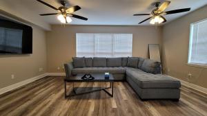 Lakeview New Orleans Townhome w King Bed & Game room