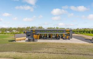 5 Bedroom Cozy Home In Hadsund