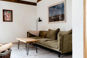 Communal Dining And Nature Near Jernhatten