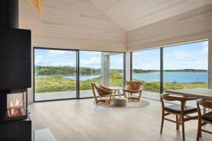Modern Cabin With Sea View On Vegstein