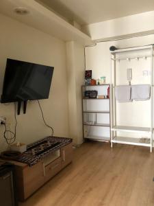 Moagi Stay Geranium - Netflix Ready! at Bassura City Apartment