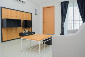 Best Modern 1BR Apartment The Mansion Kemayoran By Travelio