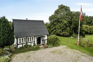 Timber-Framed With Bright And Idyllic Garden