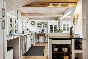 Timber-Framed With Bright And Idyllic Garden
