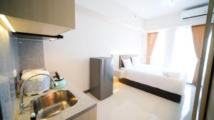 Nice and Modern Studio at Benson Supermall Mansion Apartment By Travelio