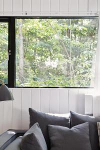 Live In A 70S Oasis In The Middle Of The Forest