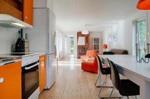 Lakeside Archipelago House With Pool On Vindö