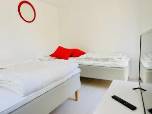 Lakeside Archipelago House With Pool On Vindö