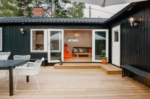 Lakeside Archipelago House With Pool On Vindö