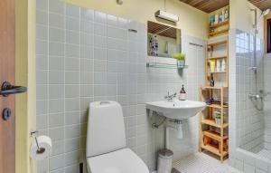 The Yellow House 200 Metres From The Beach