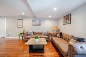 74R - 2BR Quincy - Romantic Stay near Wollaston Beach