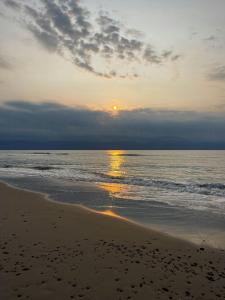 Charming Log House From 1976 Near Nørlev Beach