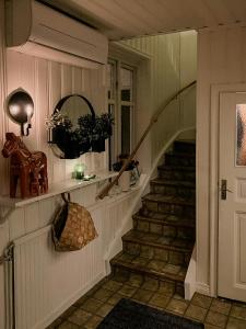 Charming Lakeside Cabin In The Heart Of Sweden