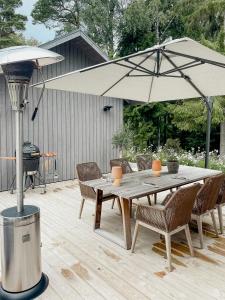 Modern Cottage With Basketball Court On Tjörn