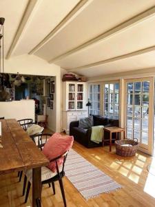 Oasis Near Beach With Space To Play