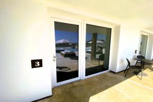 Double Room with Pool View 3