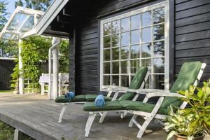 Wooden House With Nostalgia Near Beach