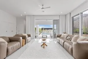 Stylish 4-Bed Home with Pool Near Coolum Beach - Ninderry