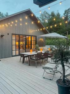 Modern Cottage With Basketball Court On Tjörn