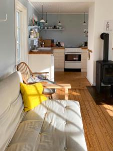 Cozy Cottage In Rågeleje Close To The Water