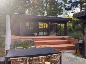 Retro Woodland Home With Modern Twist Amidst Trees