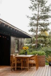 60S Cabin With Vintage Finds And Wild Surroundings