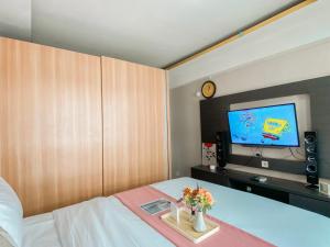 Best Deal and Homey Studio Grand Sentraland Karawang Apartment By Travelio