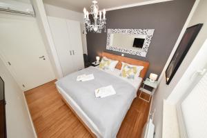 MM Luxury Apartments GOLD & RUBIN