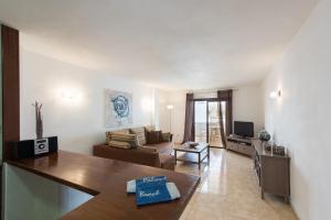 Two-Bedroom Apartment room in Paloma Beach Apartments