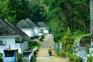 Magic Land Resorts - Атирапалли