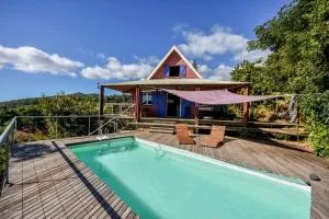 Belle villa, accrochée à la montagne - Le Port