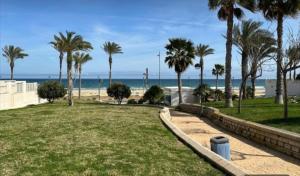 ALL IN ONE Ground floor with terrace next to Sea