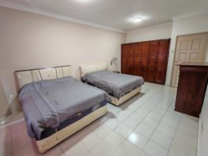 4 Bedrooms 10Pax Comfy Sleeps Landed Spacious House