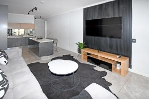 Thango Res Ellipse Waterfall.