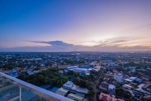 Rare Top Floor Luxury Corner Suite 1 Bedroom plus Den 668 sq ft Aerial View