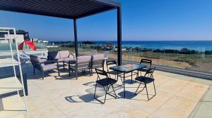 By The Beach - Emerald Seaview Villa