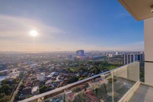 Rare Top Floor Luxury Corner Suite 1 Bedroom plus Den 668 sq ft Aerial View