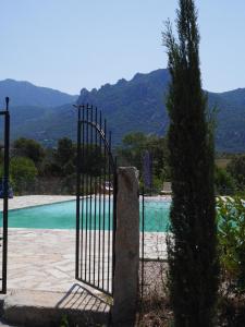 Villas Les anciennes ecuries, belle villa pour 12 personnes au coeur d-un vignoble avec piscine : photos des chambres