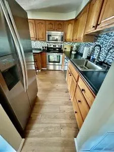 Cozy private home near Oakmont & Veltres - New Kensington