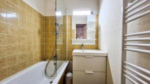 Résidence Verseau - Appartement lumineux et spacieux · Centre station · avec cabine et Balcon MAE-7781